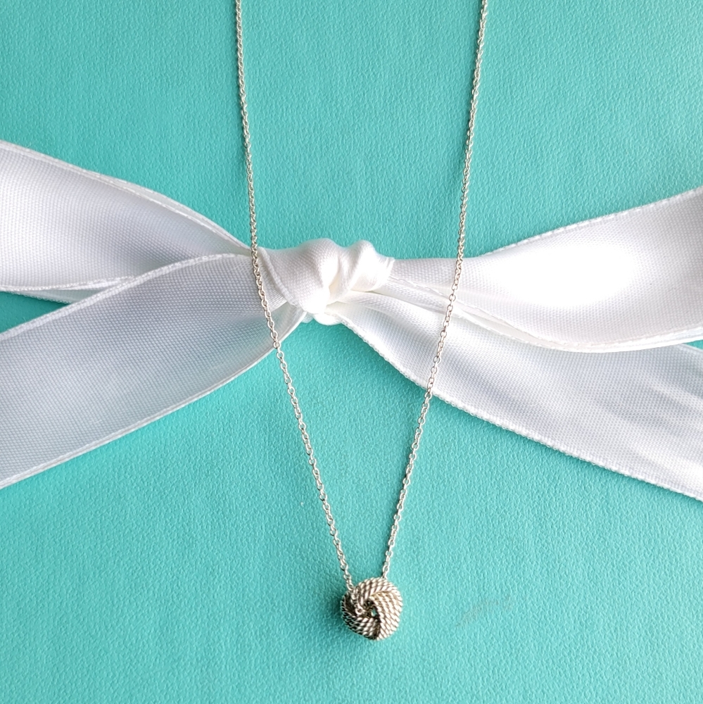 Twist knot necklace
